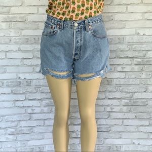 Levi’s High waisted light wash shorts Size 32